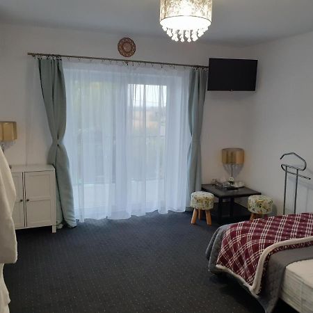 Salcia Hotel Tasnad Luaran gambar