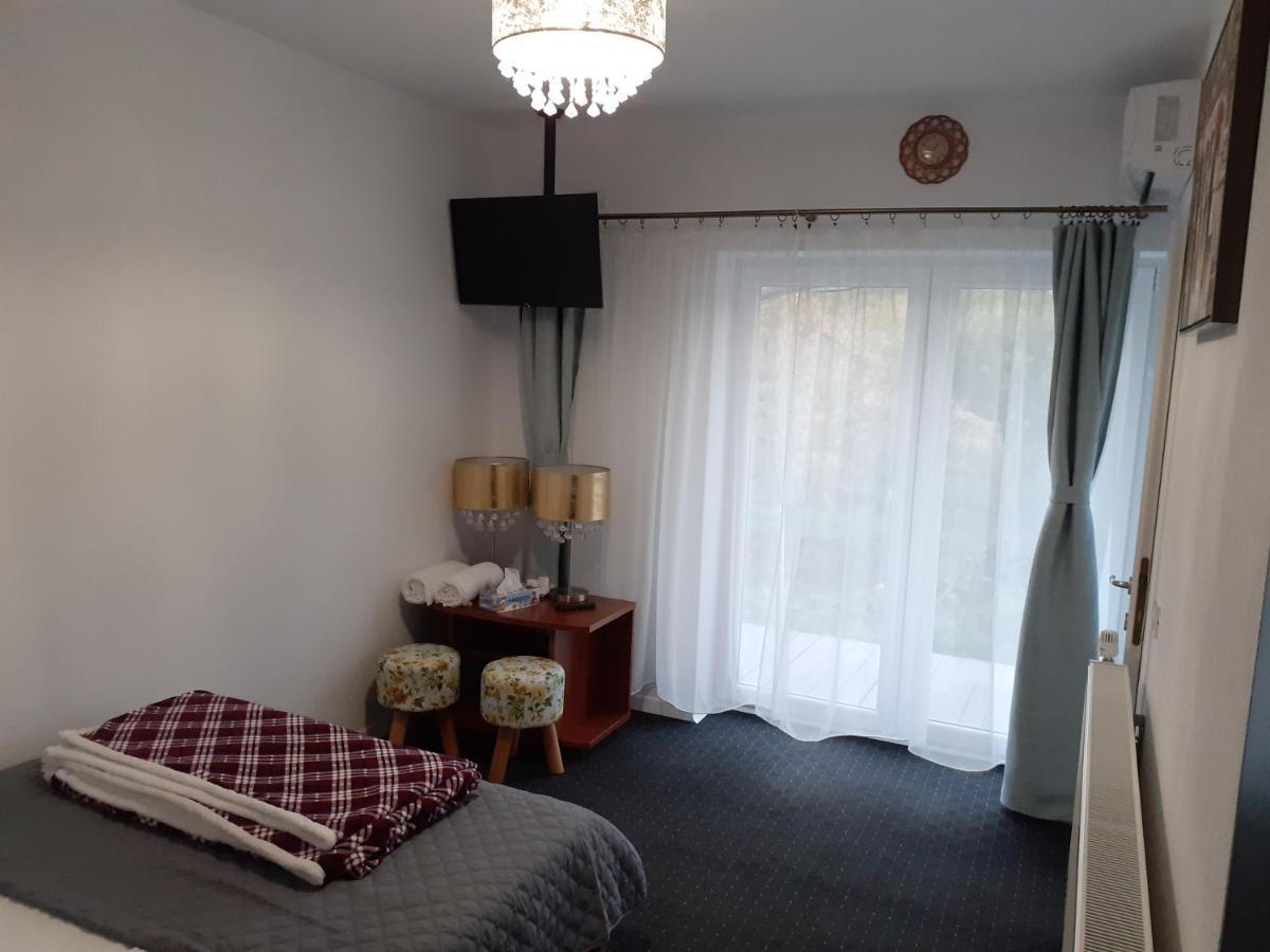 Salcia Hotel Tasnad Luaran gambar
