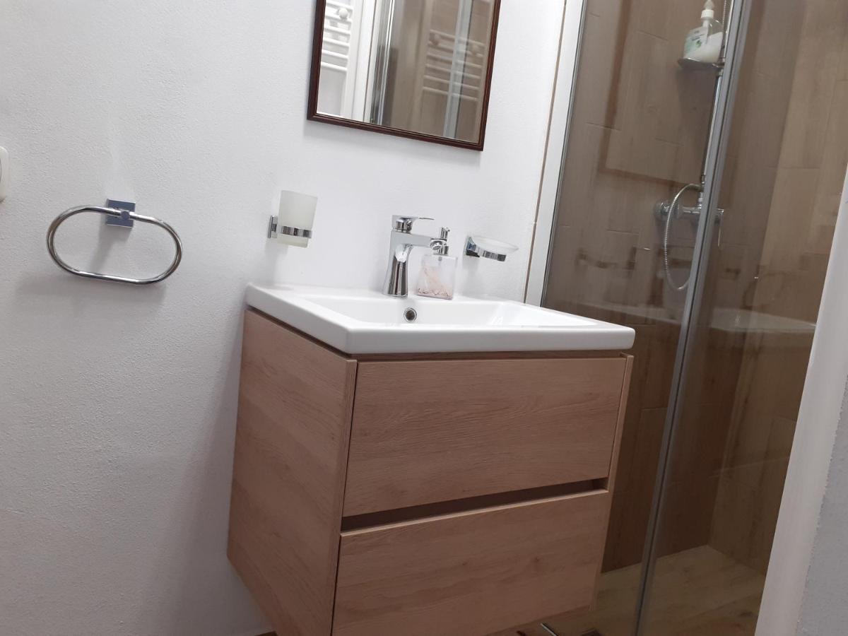 Salcia Hotel Tasnad Luaran gambar