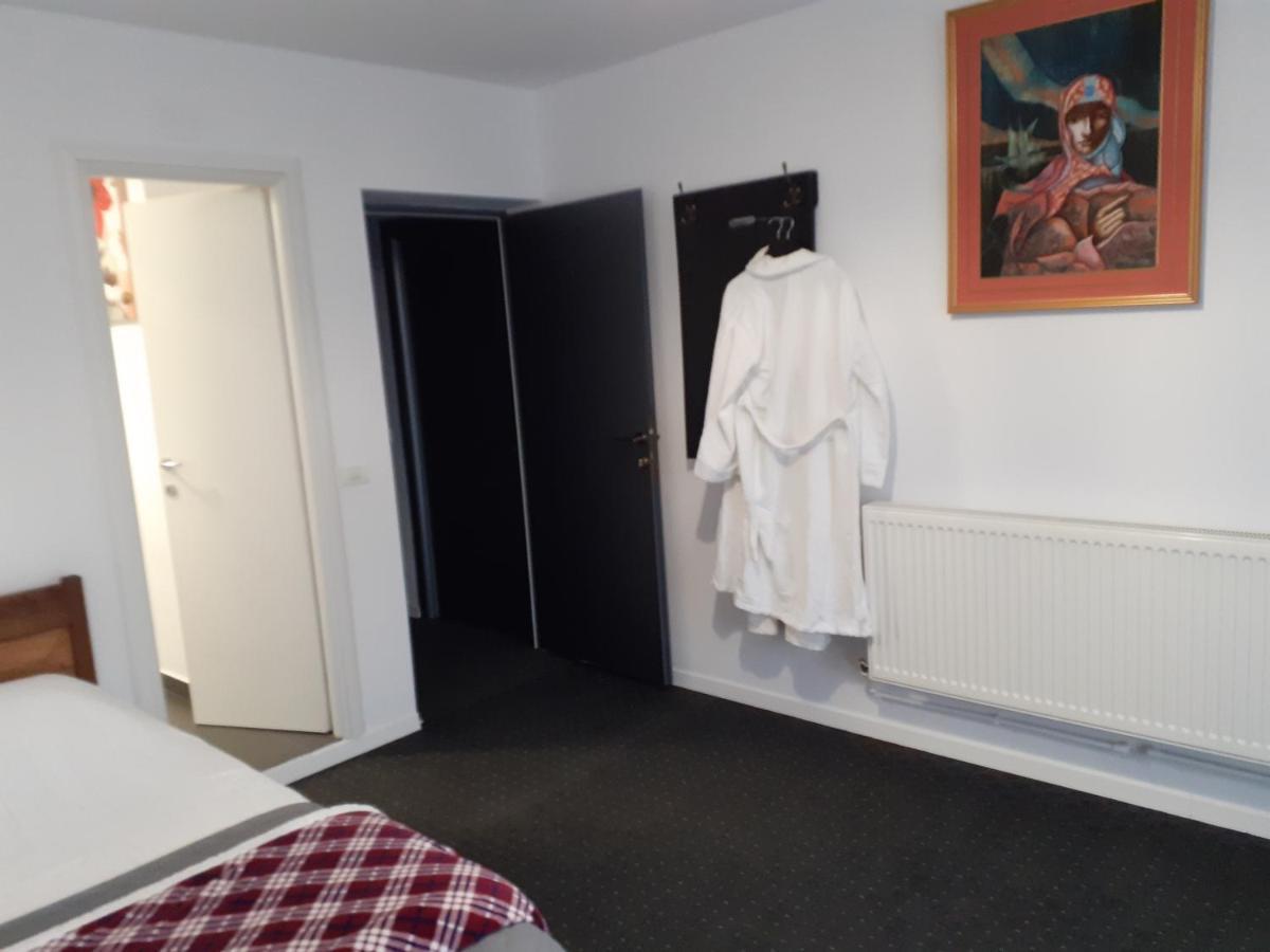Salcia Hotel Tasnad Luaran gambar