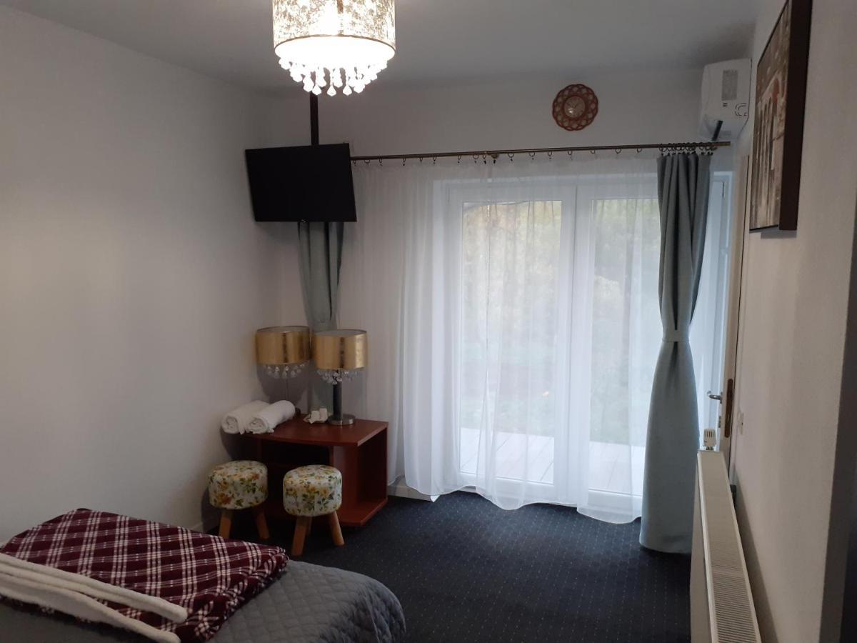 Salcia Hotel Tasnad Luaran gambar