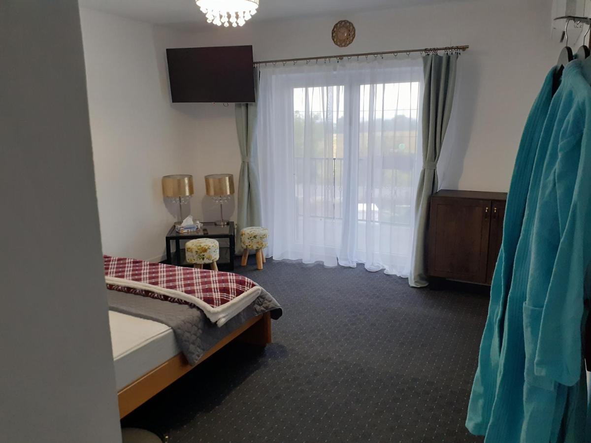 Salcia Hotel Tasnad Luaran gambar