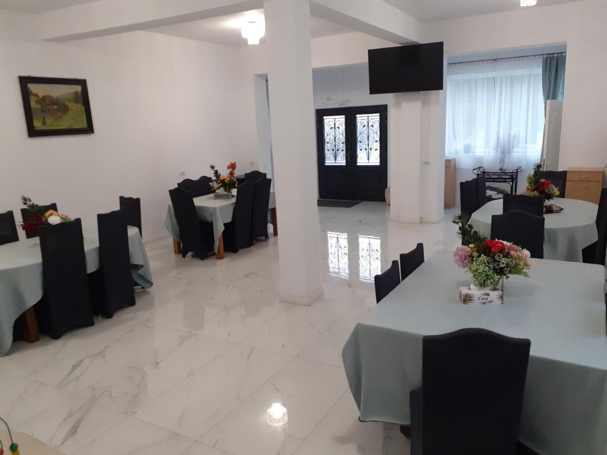 Salcia Hotel Tasnad Luaran gambar