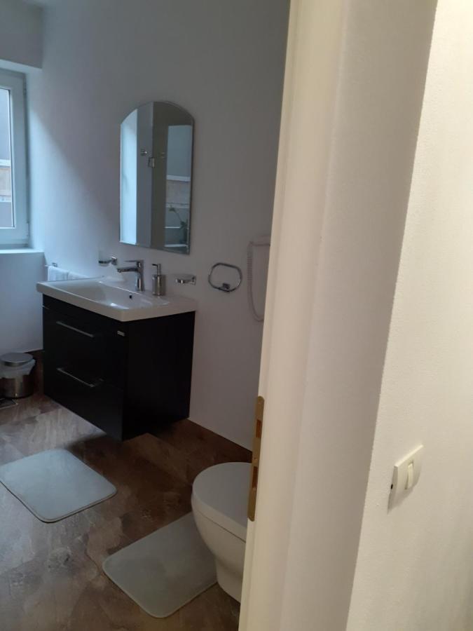 Salcia Hotel Tasnad Luaran gambar